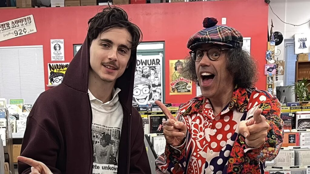 Timothée Chalamet dévoile ses connaissances sur Bob Dylan dans une interview à Nardwuar :