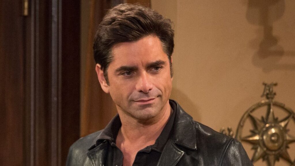 Je viens d'apprendre que John Stamos avait initialement auditionné pour jouer un rôle emblématique de Jim Carrey, et j'ai été époustouflé