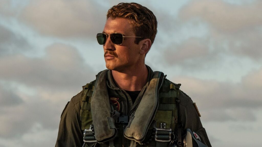 Miles Teller a absolument cité Tom Cruise lorsqu'on lui a demandé où se trouve Top Gun 3, et le commentaire est sur la marque