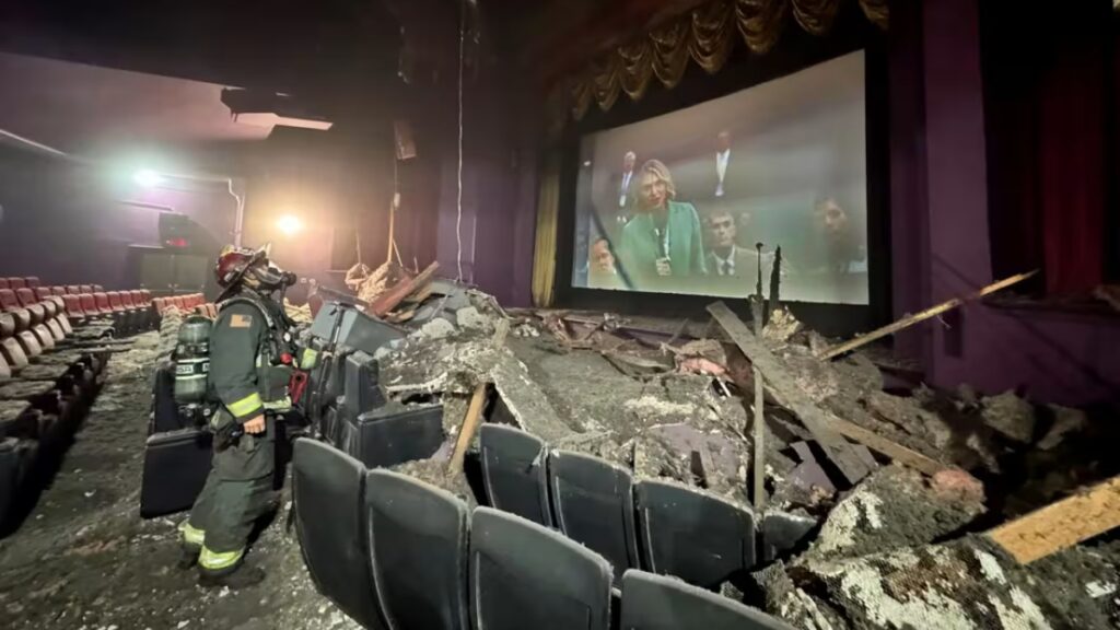 Le plafond s'effondre au cinéma pendant Captain America