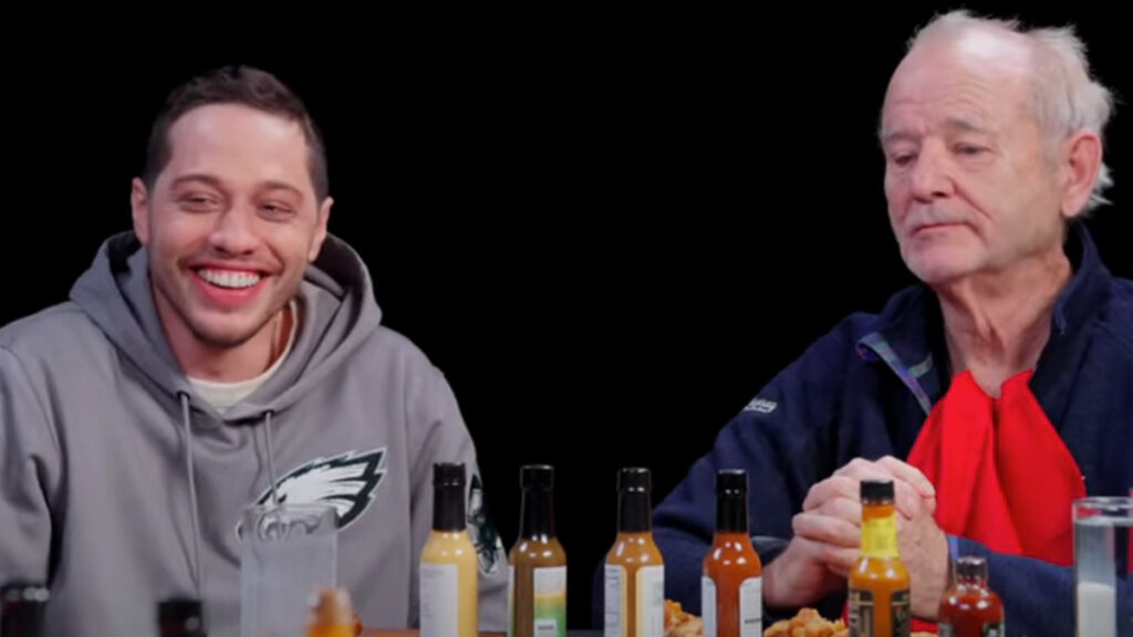 Bill Murray regarde Pete Davidson Weep sur les chaudes
