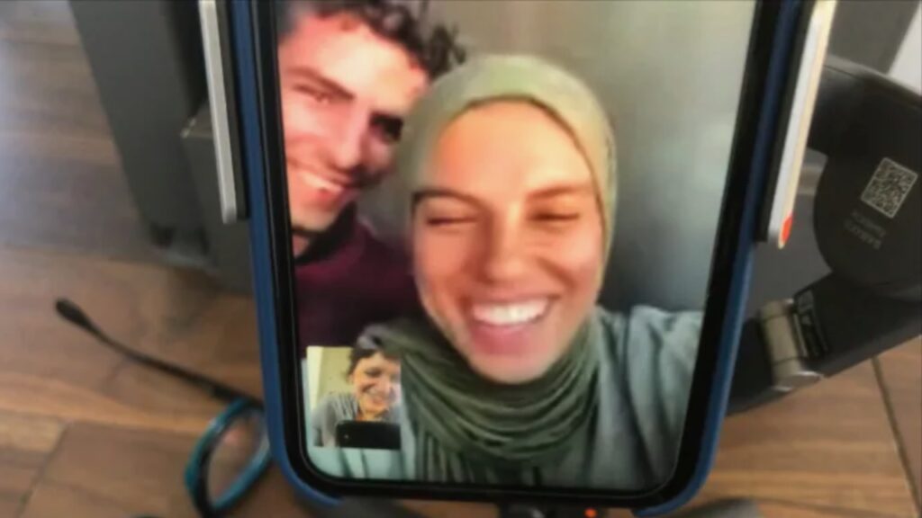 La star palestinienne de Doc sélectionnée de Cannes tuée sur la frappe aérienne israélienne