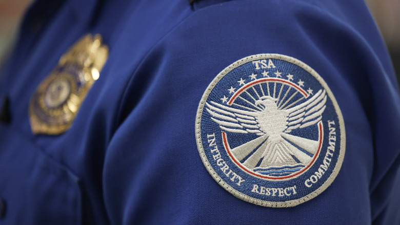 Agent TSA en uniforme