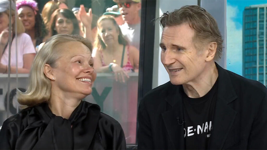 Liam Neeson et Pamela Anderson de Naked Gun sont sortis