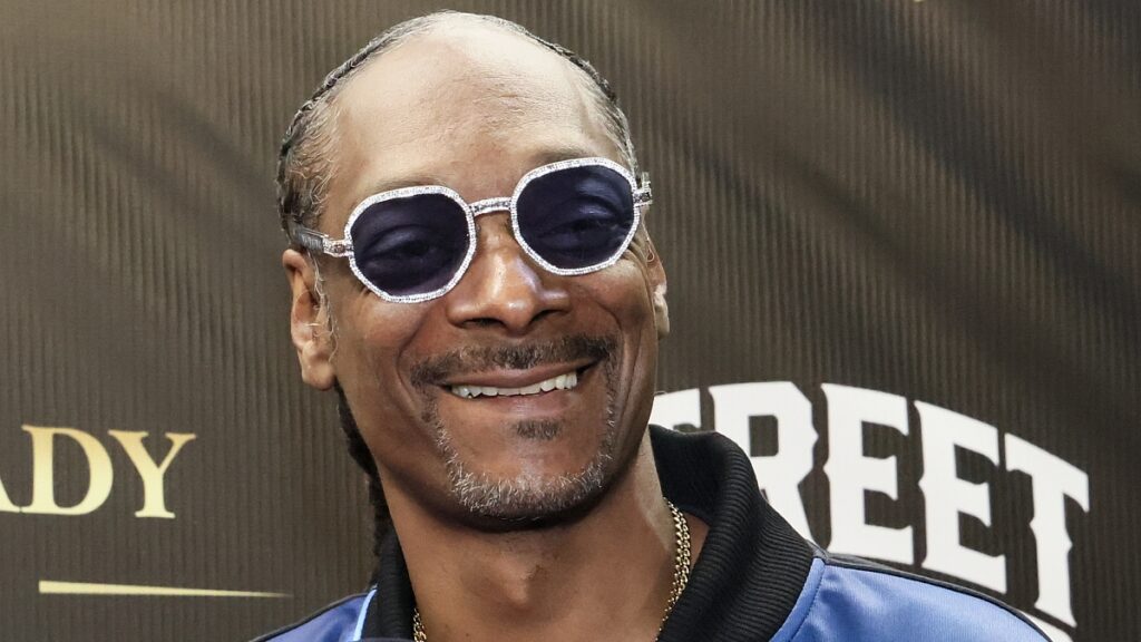 Le représentant de Snoop Dogg dit que les commentaires concernant les critiques LGBTQ + sont "faux"