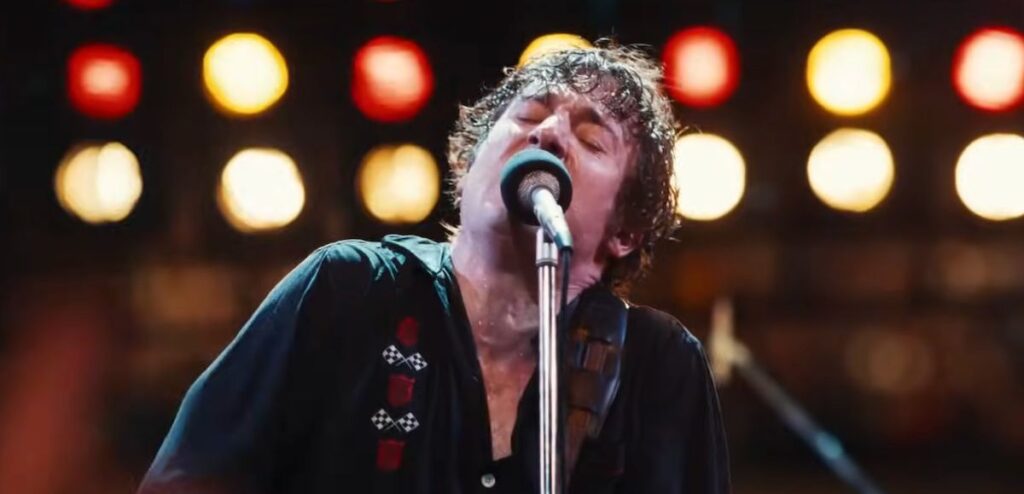 Jeremy Allen White chante "Born to Run"