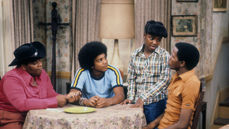 Danielle Spencer dans une scène avec d'autres stars de What's Happening