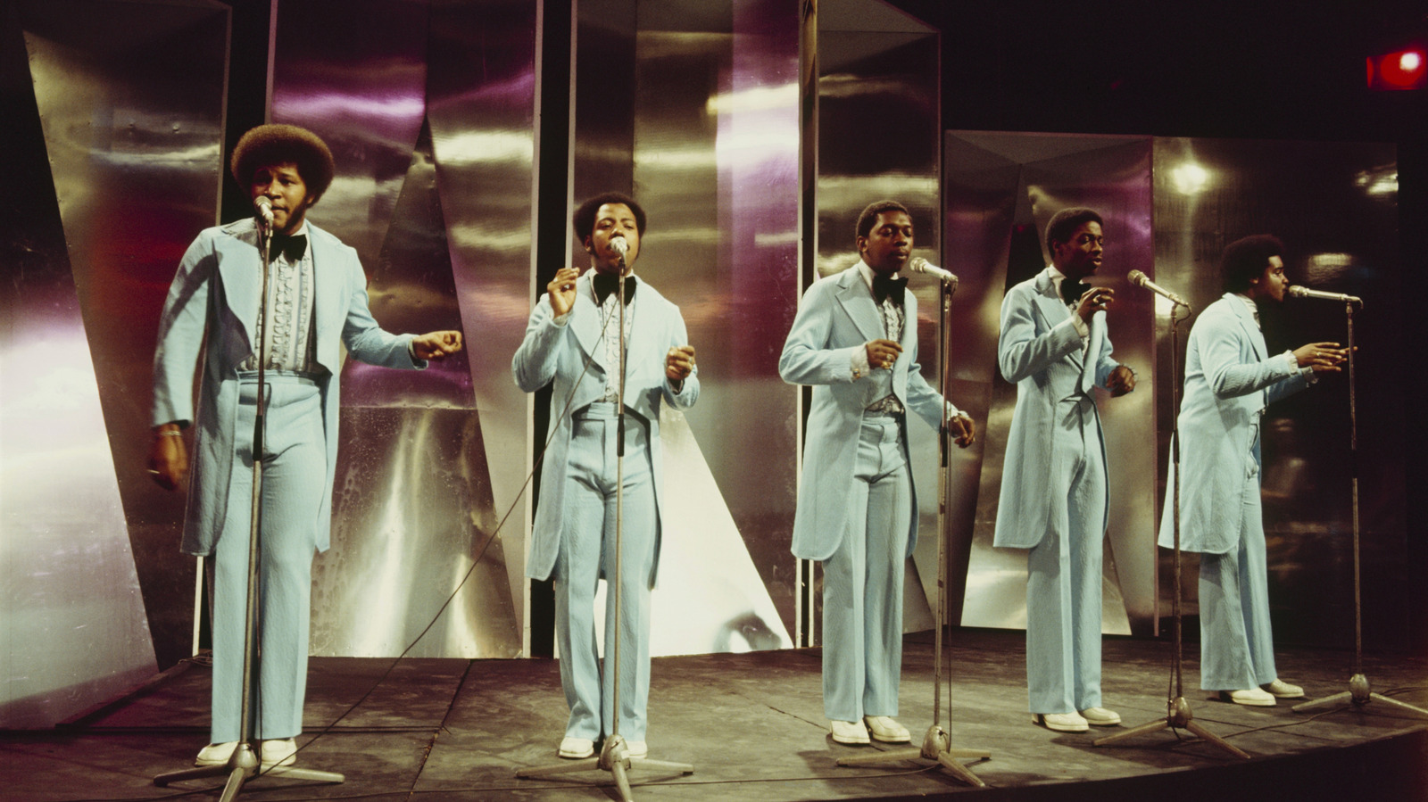 5 chansons d'amour qui feront pleurer tous les baby-boomers dans leur café