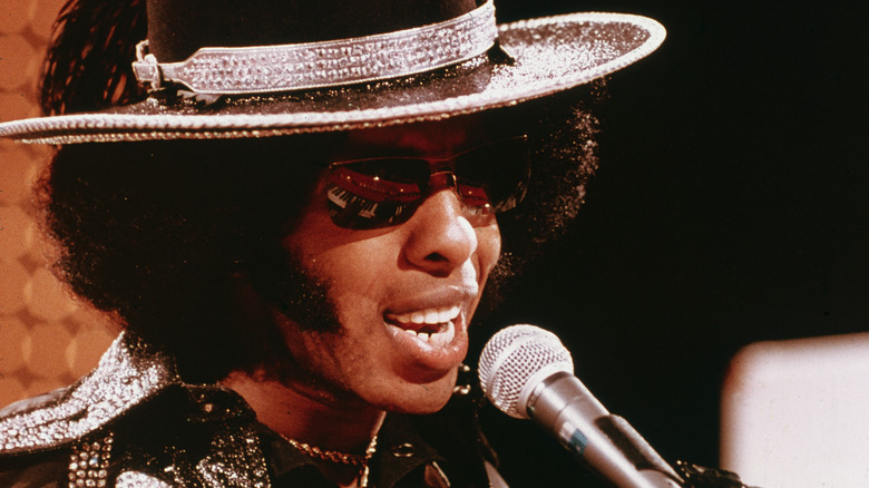 Sly Stone joue avec Sly et la Family Stone