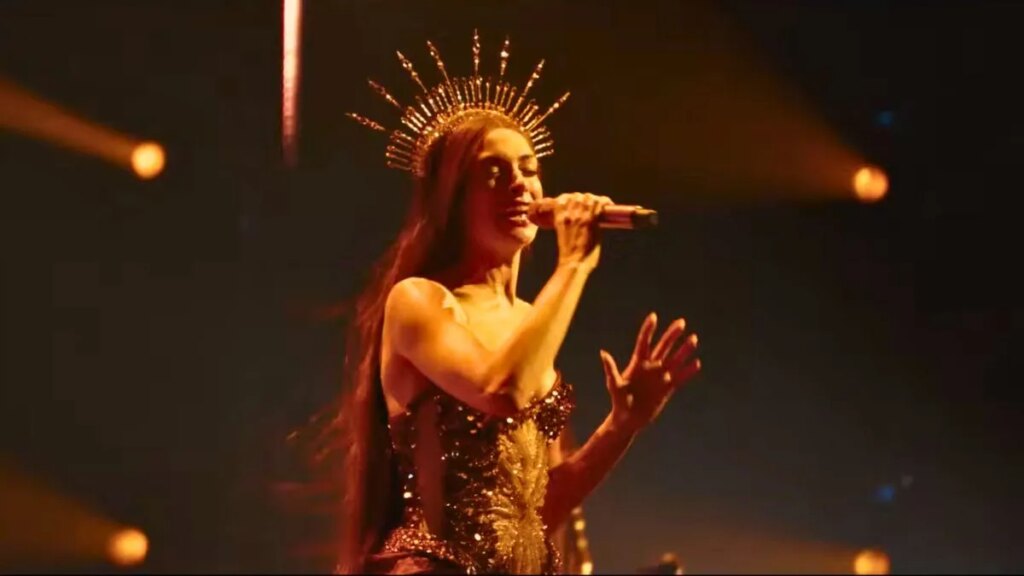 Anne Hathaway est une pop star qui renaît