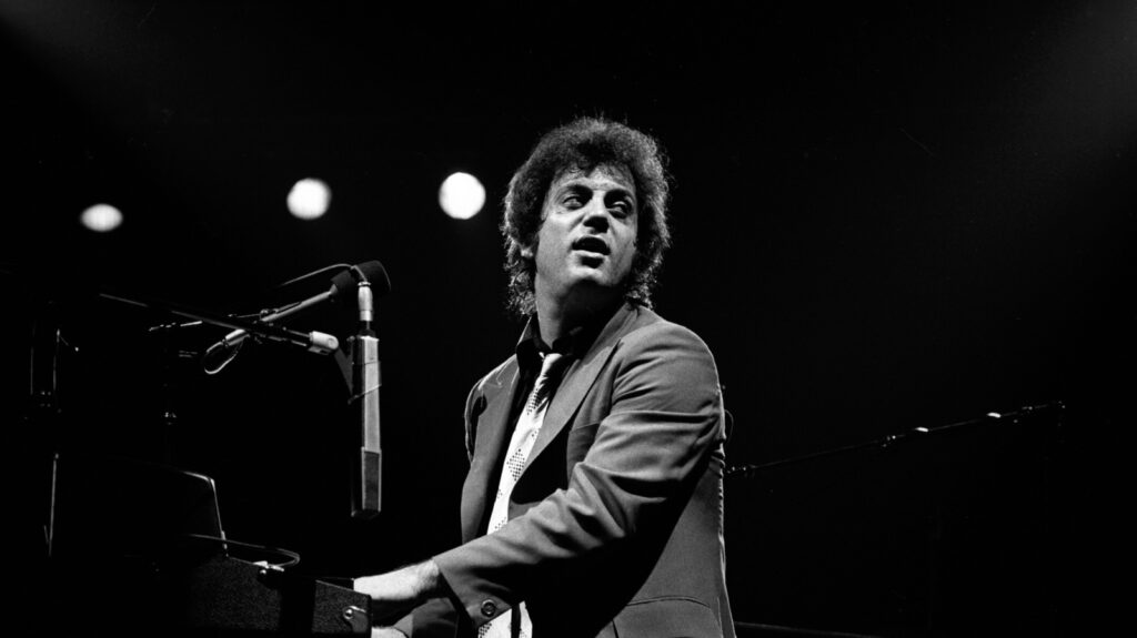 Billy Joel a nommé 59 personnes dans le hit des années 80 Nous n'avons pas allumé l'incendie – seulement 3 sont encore en vie
