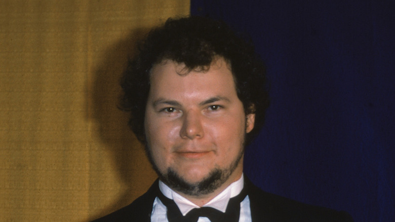 Christopher Cross regarde la caméra lors des Grammy Awards 1981
