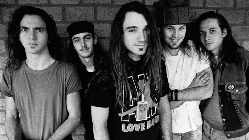 Pourquoi la haine des fans de metal contre la musique grunge est totalement injustifiée