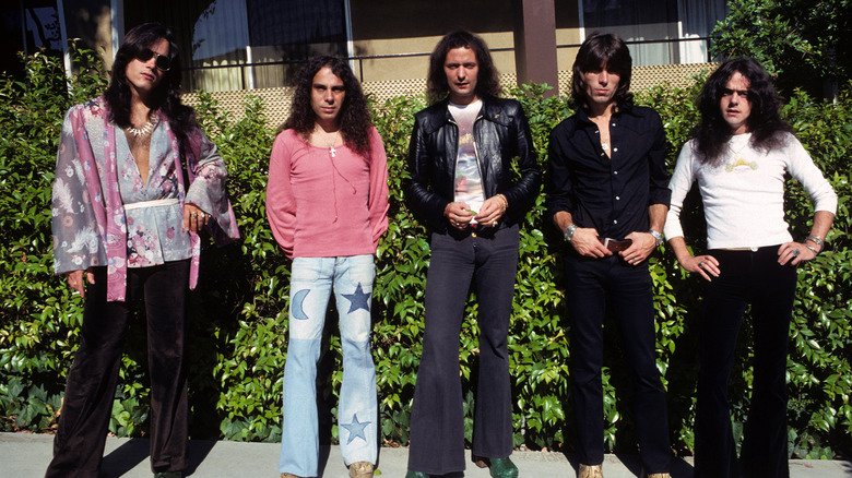 Photo publicitaire arc-en-ciel de 1979 avec Ronnie James Dio