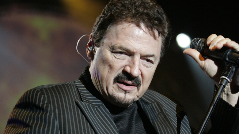 David Paich de Toto chantant sur scène