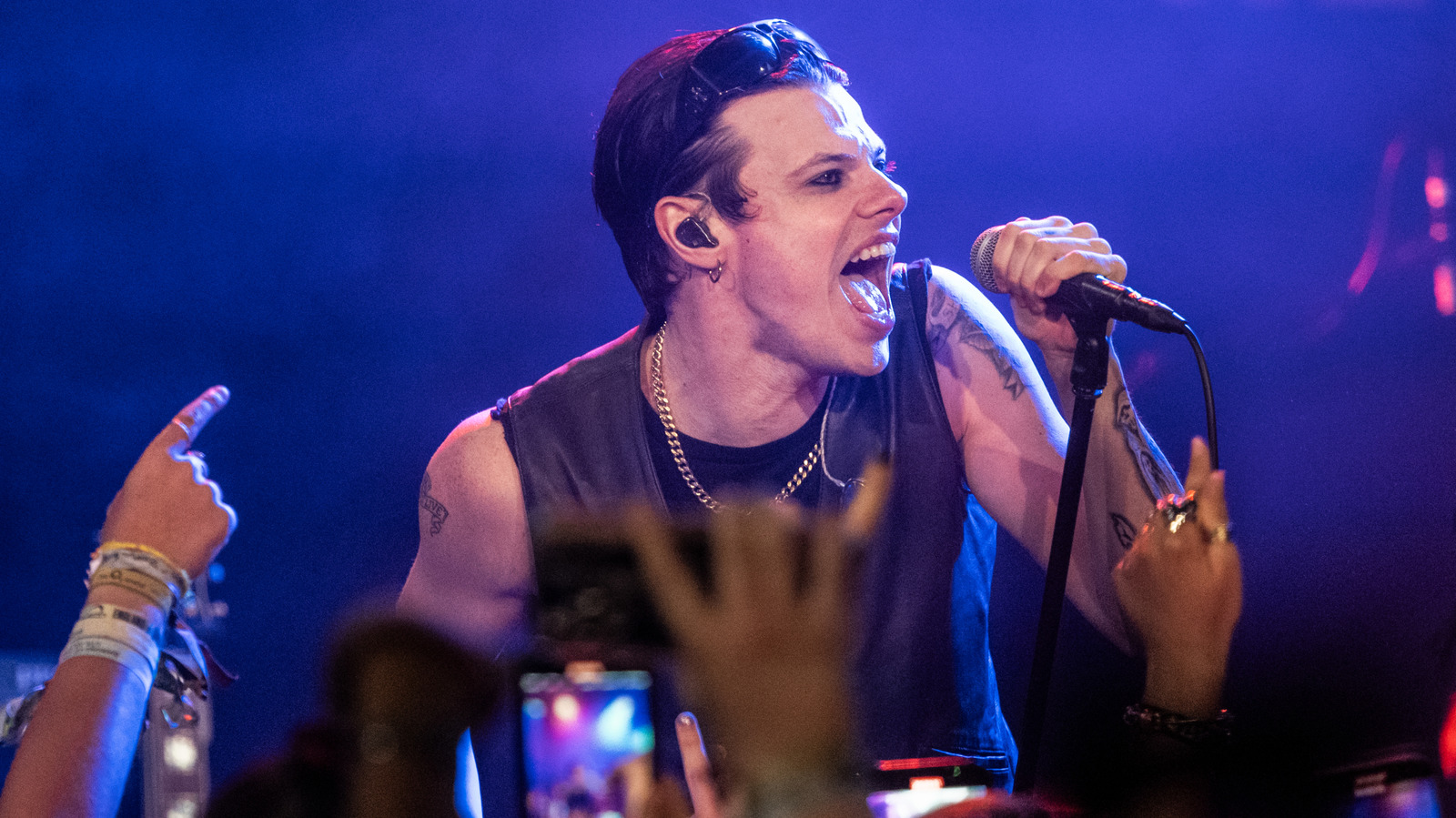 Les fans de rock ne peuvent pas arrêter de détester Yungblud. Nous sommes ici pour déclarer qu'il est une légende des temps modernes