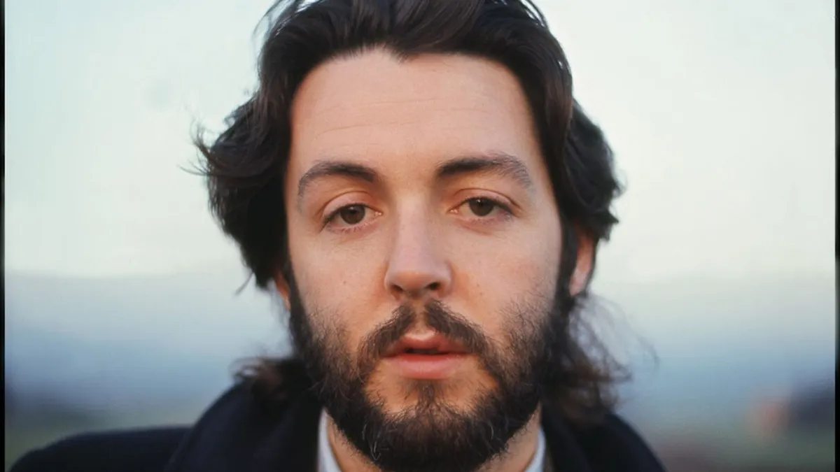 La bande-annonce du documentaire de Paul McCartney, Man on the Run, capture les publications de l'ère Beatles