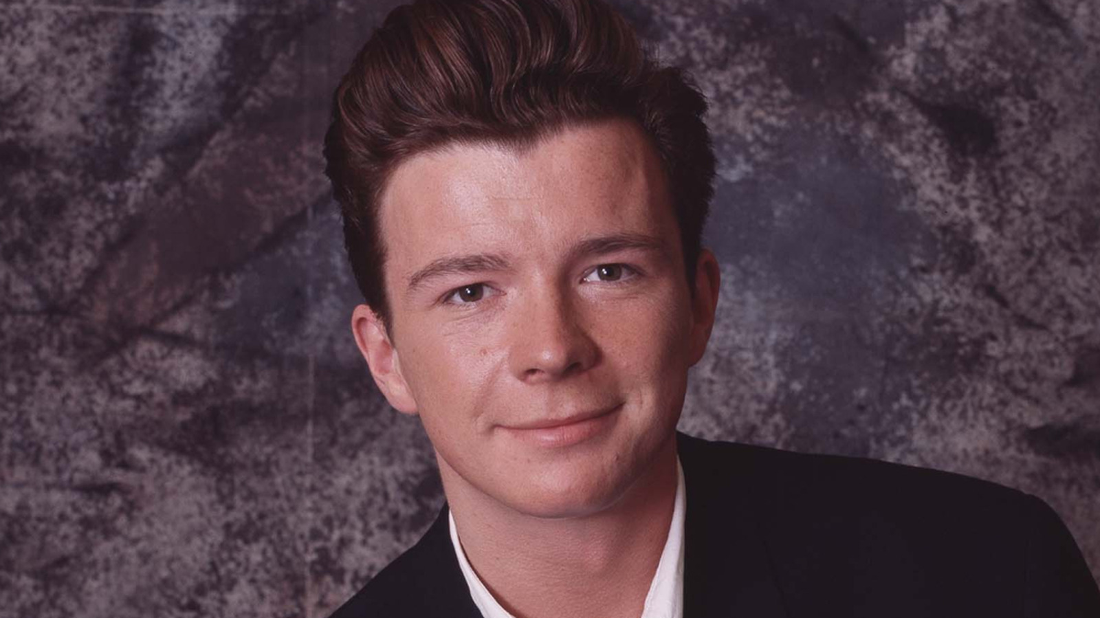 Never Gonna Give You Up de Rick Astley était la perfection des années 80 jusqu'à ce qu'Internet le ruine