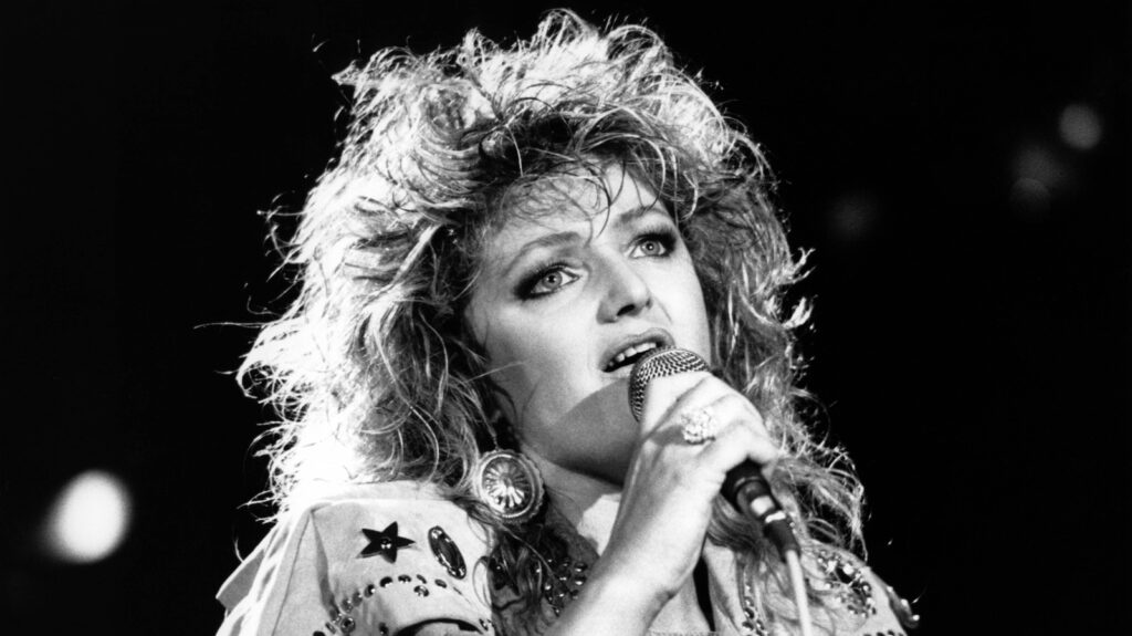 Total Eclipse Of The Heart de Bonnie Tyler a pris la première place en 1983 – il franchit désormais une nouvelle étape
