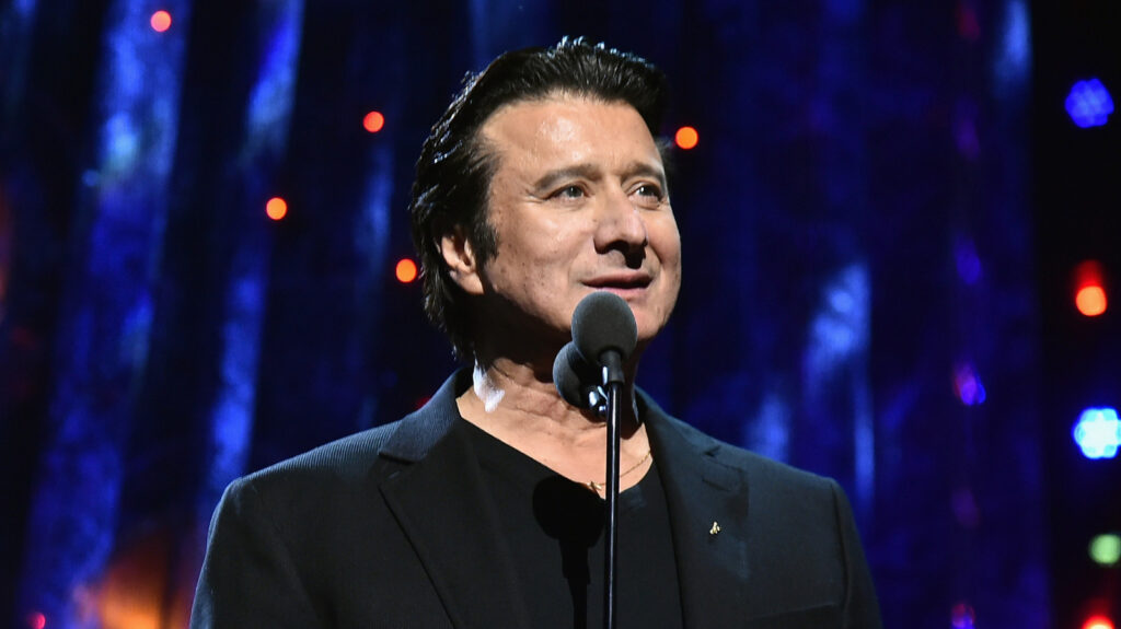 4 leaders comme Steve Perry de Journey qui ont participé à la tournée d'adieu de leur vie
