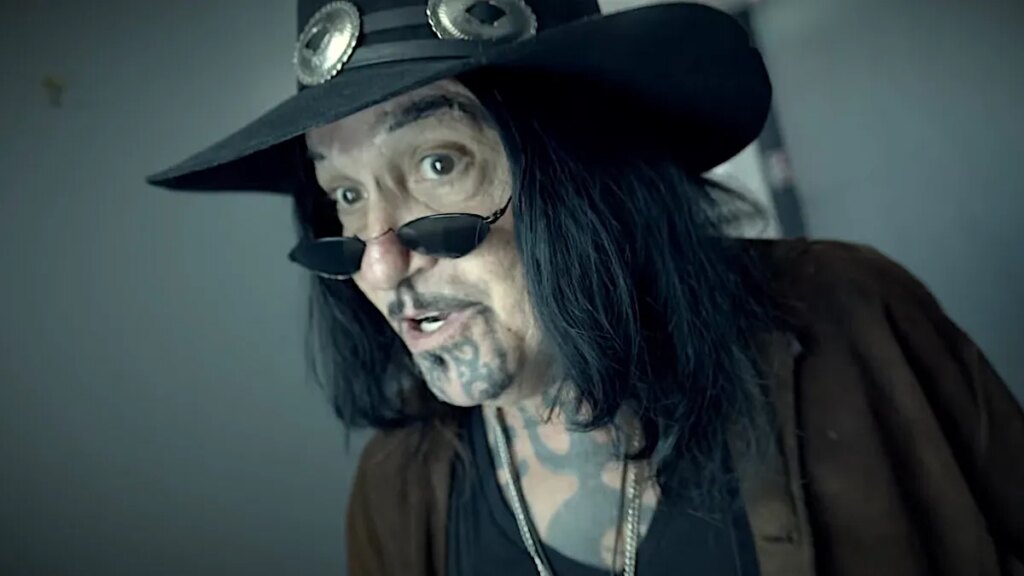 Voir Al Jourgensen du ministère dans la bande-annonce du film d'horreur et comique Jesus Cop