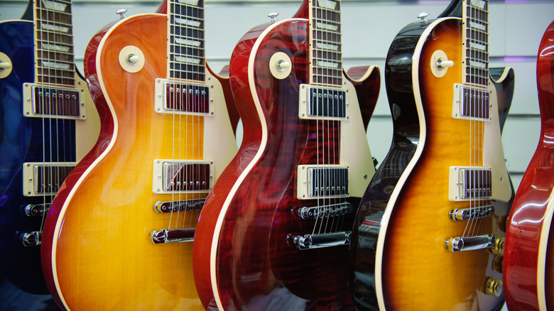 Rack de hommages aux Les Paul