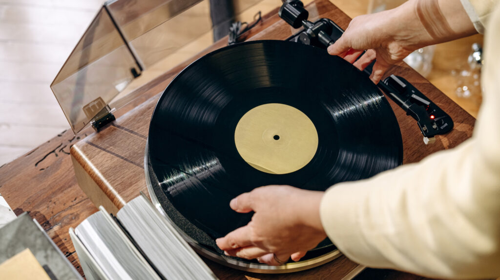 À quelle température les disques vinyles commencent-ils à se déformer ?