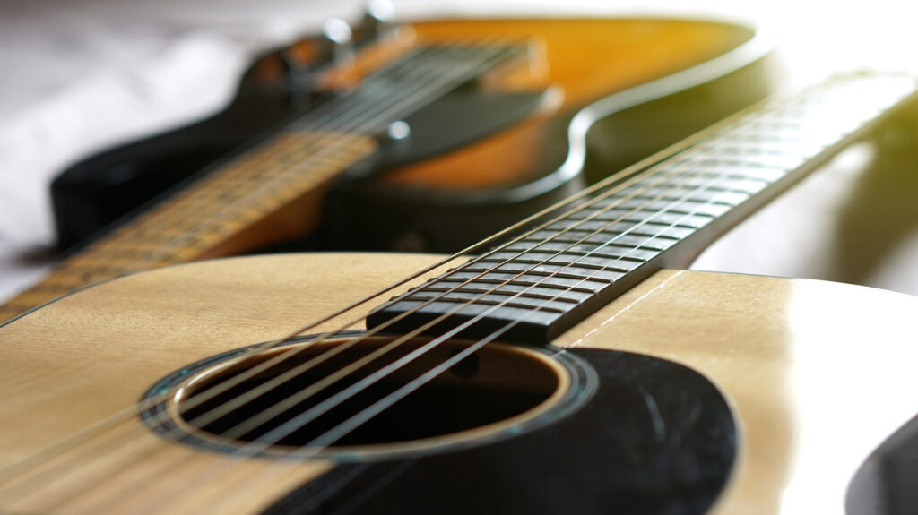 La guitare acoustique est-elle meilleure pour les débutants ?