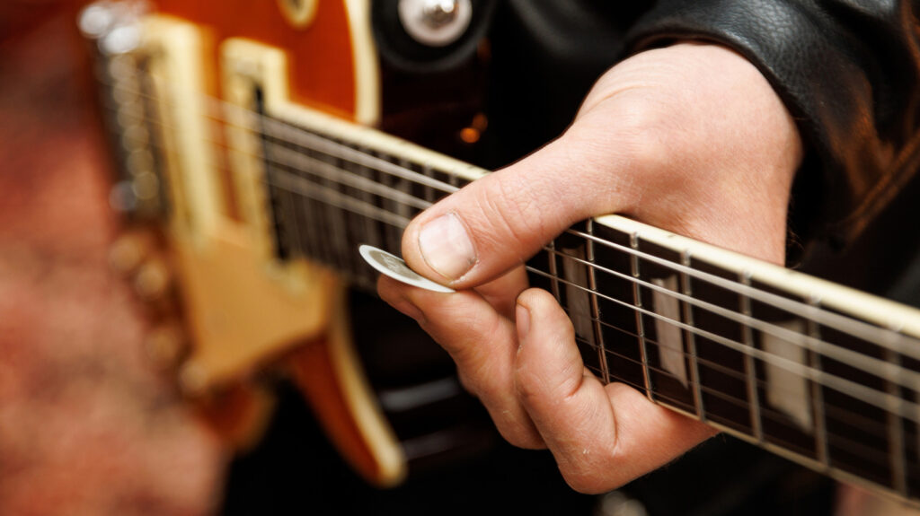 Quelle épaisseur doit avoir votre médiator de guitare ?