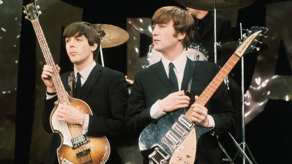62 ans après avoir joué pour la dernière fois ce smash n°1, Paul McCartney l'a relancé au mariage de Taylor Swift