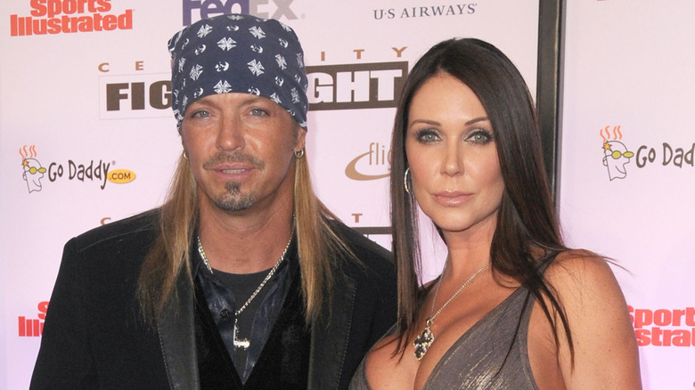Bret Michaels et Kristi Gibson de Poison posant ensemble
