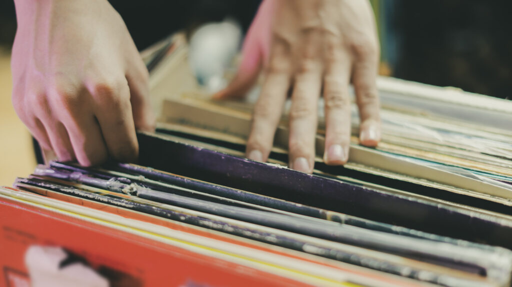 10 vinyles folk rock qui valent vraiment votre argent