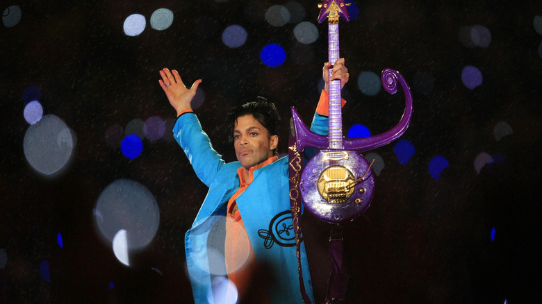 Prince se produit à la mi-temps du Super Bowl XLI