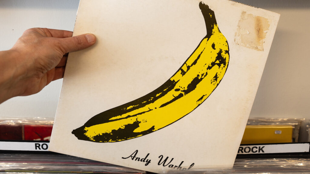 Les gadgets d'emballage d'album les plus fous qui coûtent trop cher pour durer
