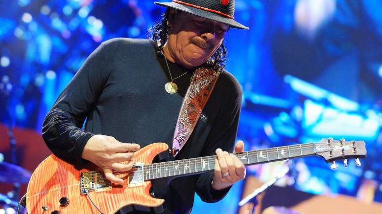Carlos Santana jouant un Paul Reed Smith en live